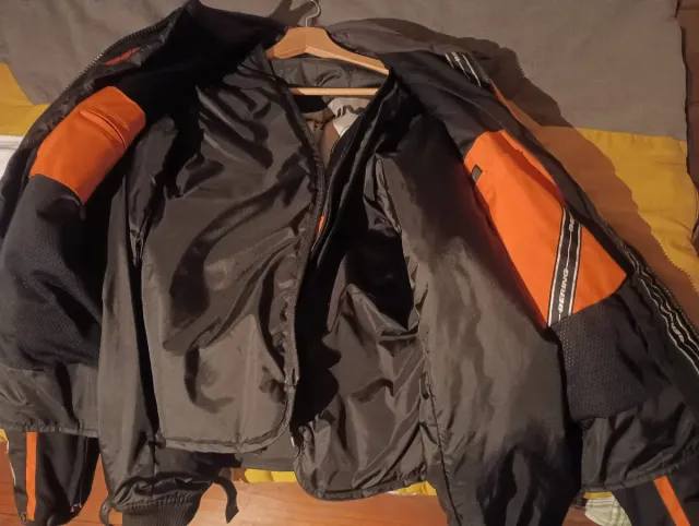Chaqueta de moto Bering negra y naranja