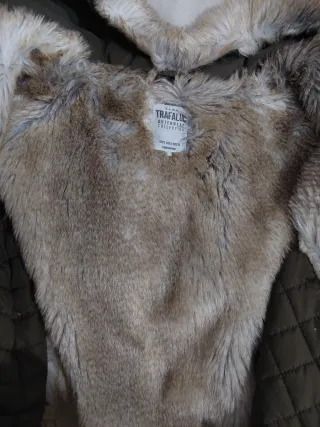 Abrigo Zara kaki con pelo Talla S