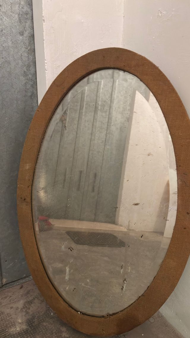 Specchio ovale vintage con cornice in tessuto