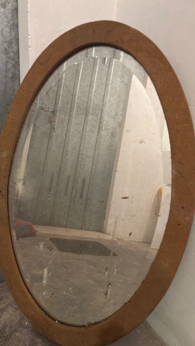 Specchio ovale vintage con cornice in tessuto