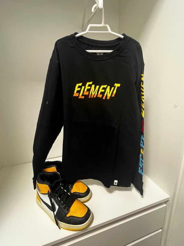 Camiseta Element Negra y Amarilla Talla S. 12 años