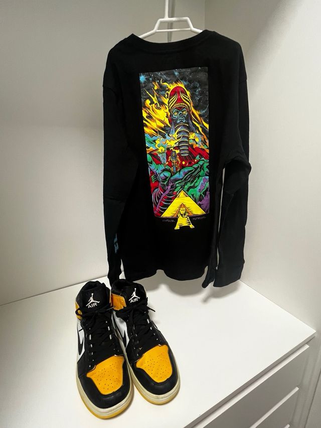 Camiseta Element Negra y Amarilla Talla S. 12 años