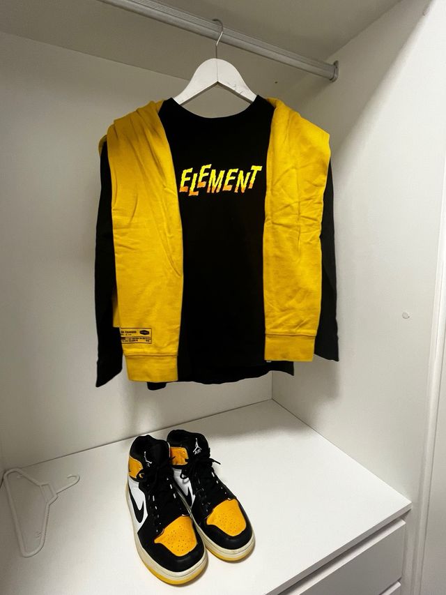 Camiseta Element Negra y Amarilla Talla S. 12 años