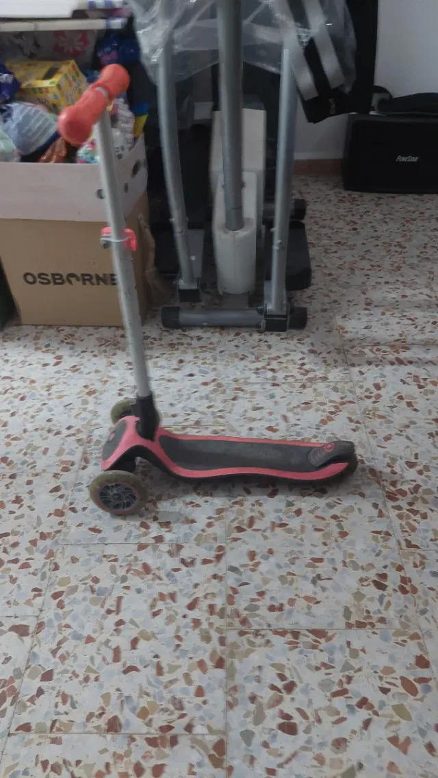 Patinete infantil Globber com luzes LED