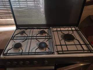 Cocina Corberó 5 fuegos + horno