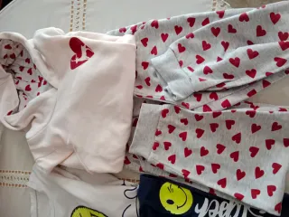 Conjunto chándal niña corazón y smiley