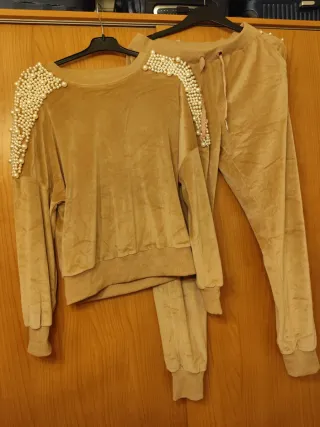 Conjunto chándal mujer perlas beige