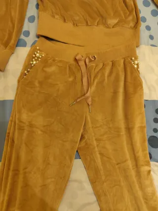 Conjunto chándal mujer perlas beige