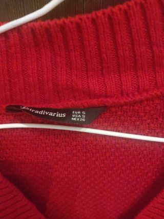 Jersey de punto rojo con trenzas