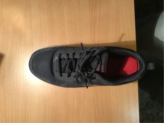 Zapatillas Skechers Negras y Blancas