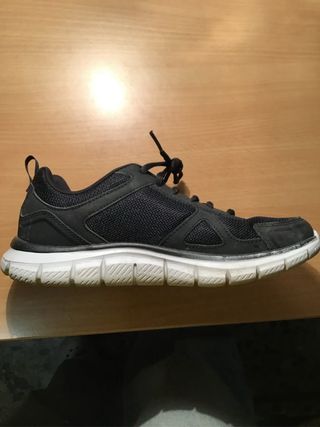 Zapatillas Skechers Negras y Blancas