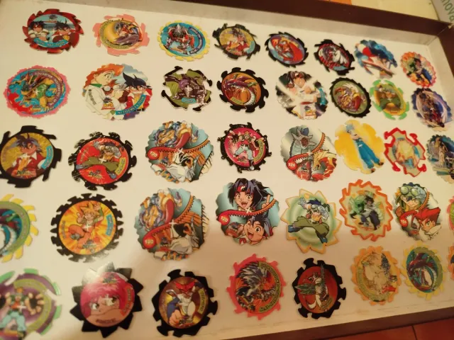 Collezione di Tazos Mega Spinners Beyblade