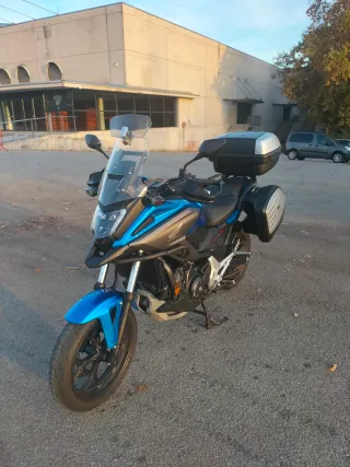 Honda NC750X Azul con Maletas y Baúl