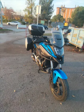 Honda NC750X Azul con Maletas y Baúl