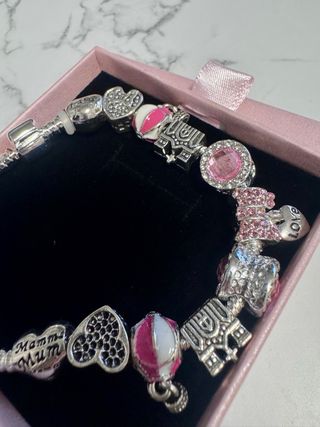 Pulsera estilo Pandora con charms rosas y plateado