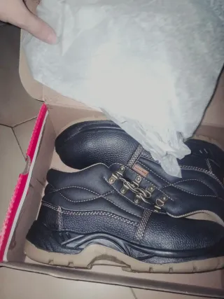 Botas de seguridad negras Paredes Montofri