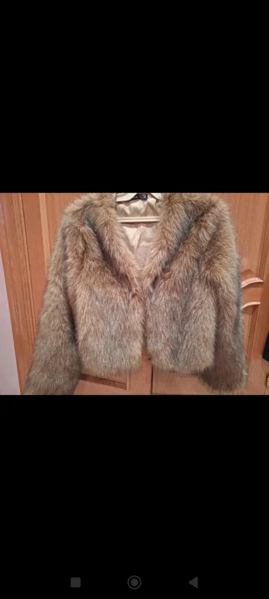 Abrigo pelo sintético marrón