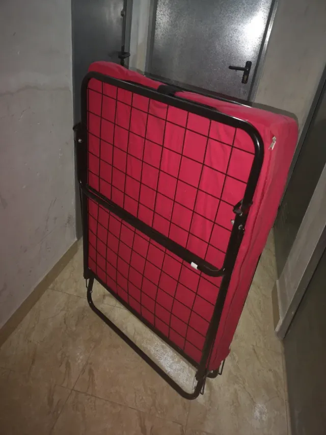 Cama plegable con colchón desenfundable