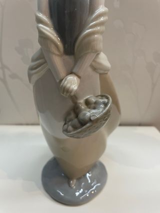 Figura Nao Lladró Niña con Cesta