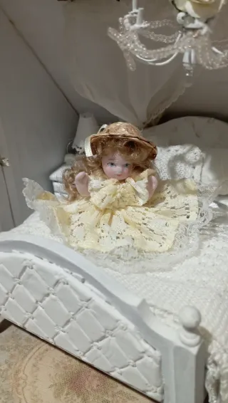 Bambola porcellana casa bambole