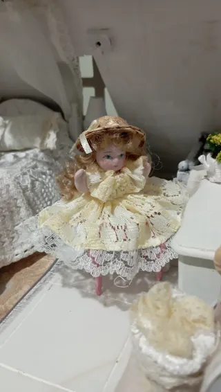 Bambola porcellana casa bambole