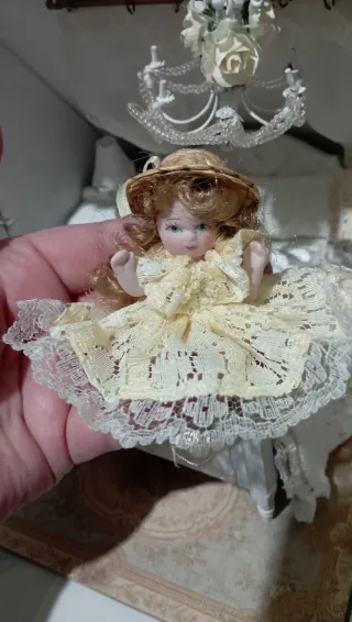 Bambola porcellana casa bambole