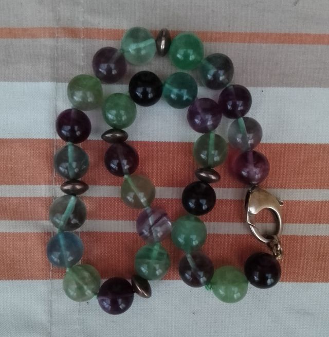 Collar piedras naturales.