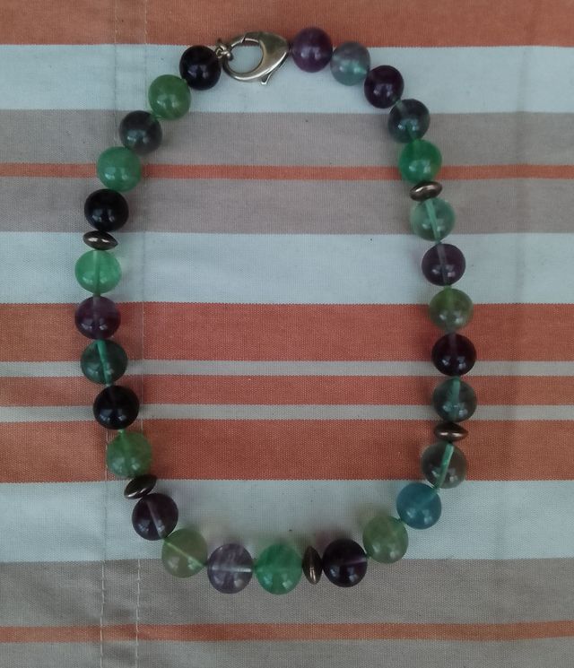 Collar piedras naturales.