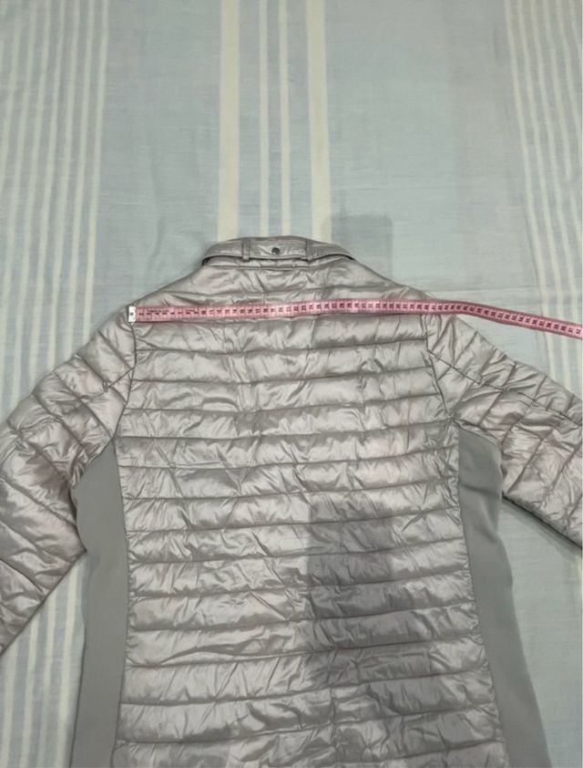 Chaqueta ligera beige dorada talla 48