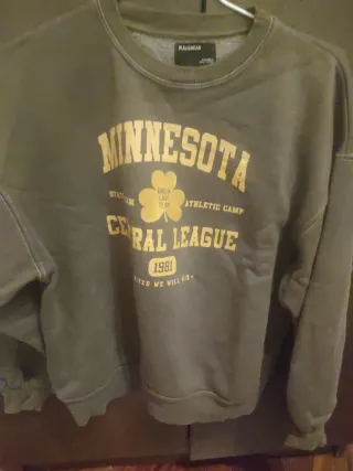 Sudadera PULL&BEAR verde oliva