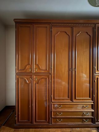Armadio in legno massello