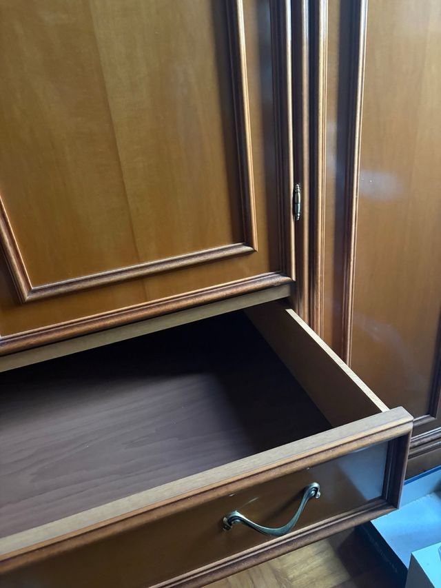 Armadio in legno massello
