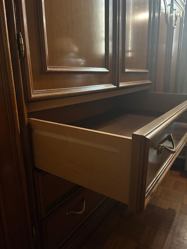 Armadio in legno massello