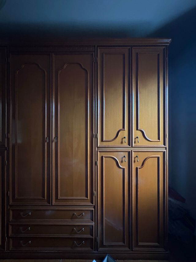 Armadio in legno massello