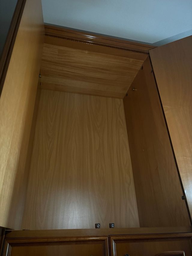 Armadio in legno massello