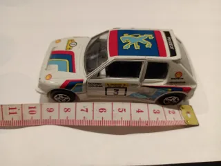 Peugeot 205 Turbo 16 modellino