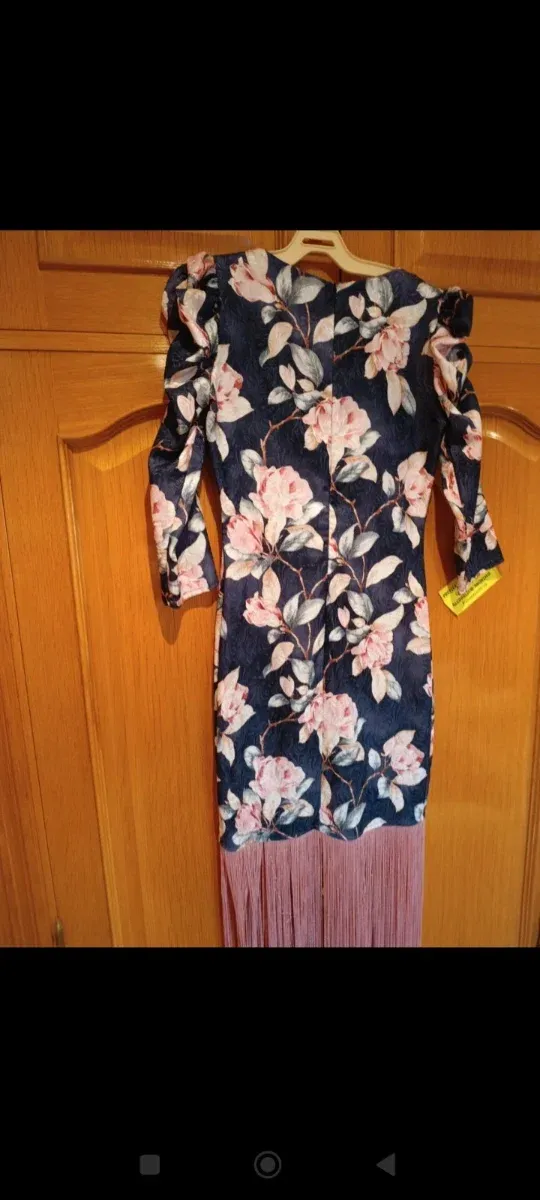 Vestido largo con flecos