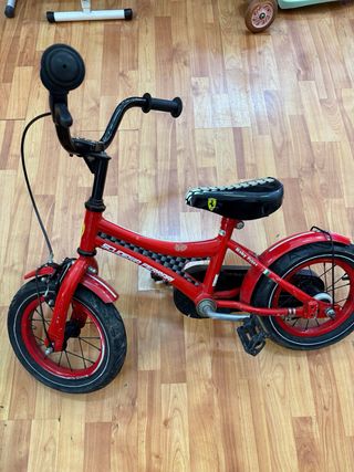 Bici infantil Ferrari roja