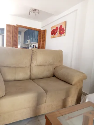 Sofá 2 plazas beig microfibra