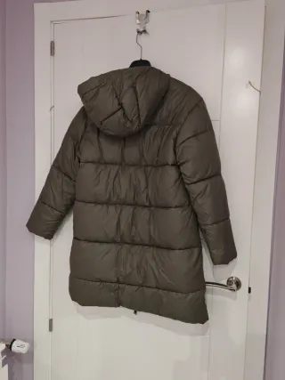 Abrigo verde capucha Mango