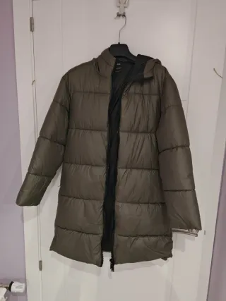 Abrigo verde capucha Mango