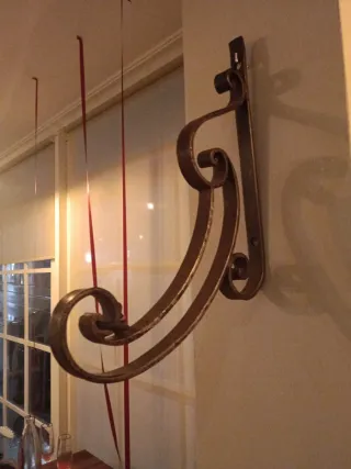 Colgador de forja artesanal