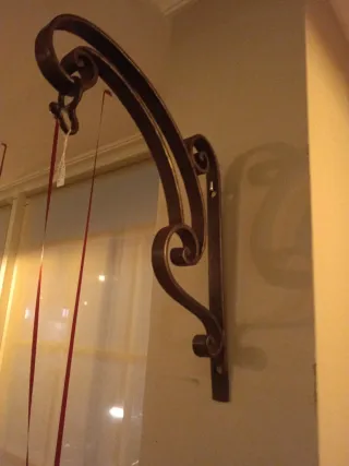 Colgador de forja artesanal