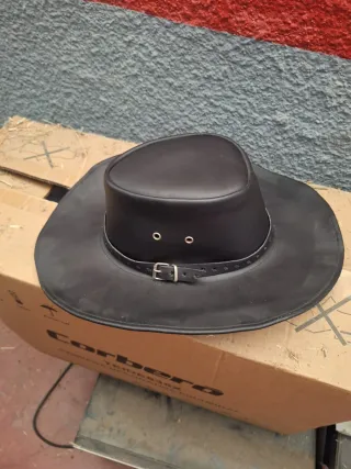 Gorro vaquero de piel negro