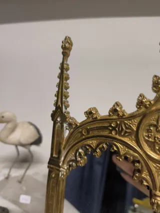 Specchio antico in stile gotico