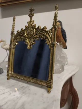 Specchio antico in stile gotico