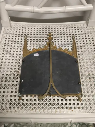 Specchio antico in stile gotico