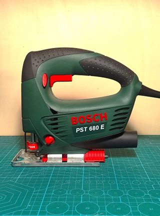 Sierra de calar BOSCH PST 680 E + 11 hojas