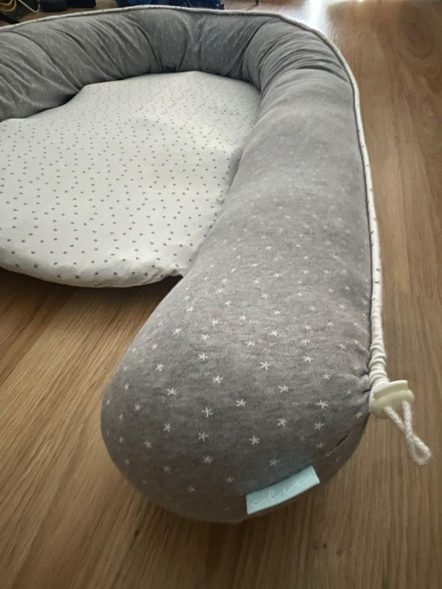 Cojín Bebé Ergonómico Gris Estrellas