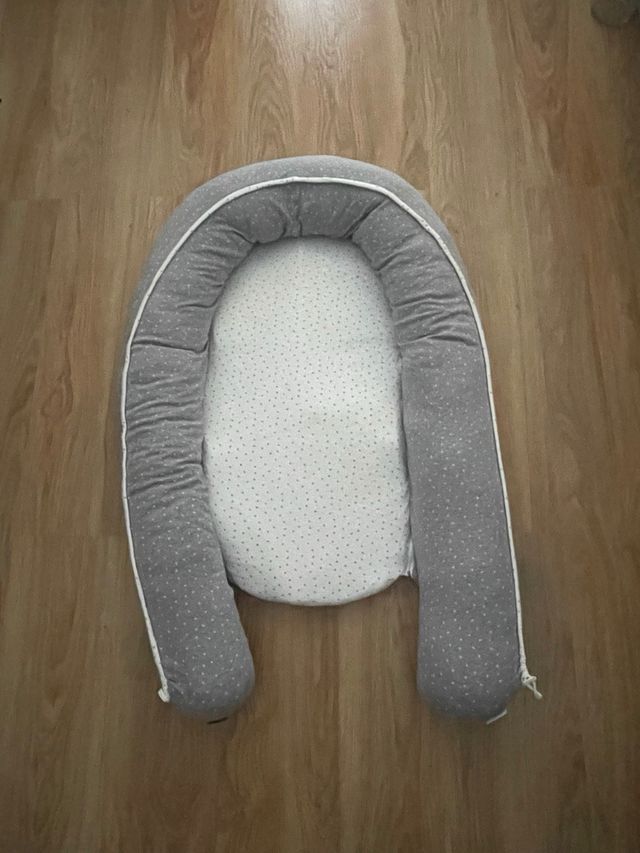 Cojín Bebé Ergonómico Gris Estrellas